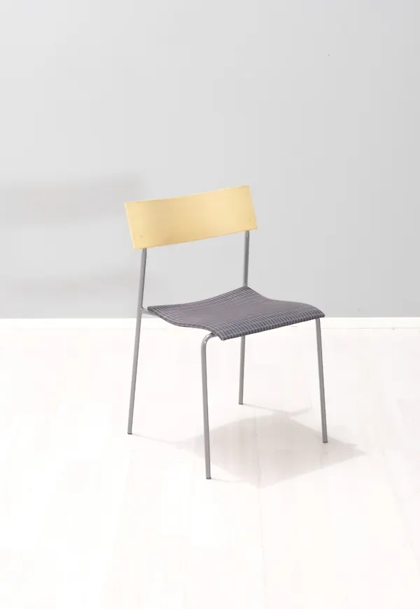 Flerfärgad Lammhults-matbord i fin modell.