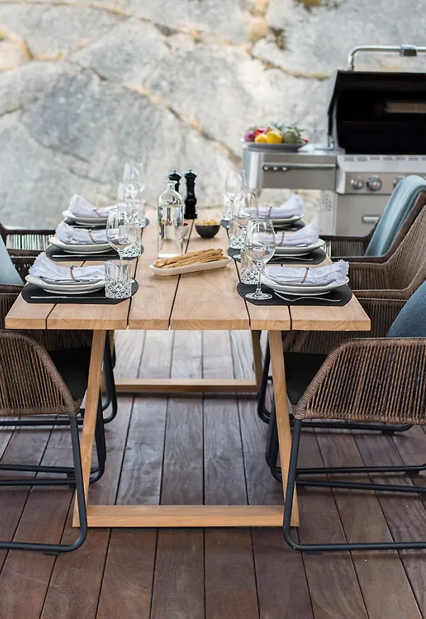 Riktigt fin bord som passar bra vid många olika tillfällen.