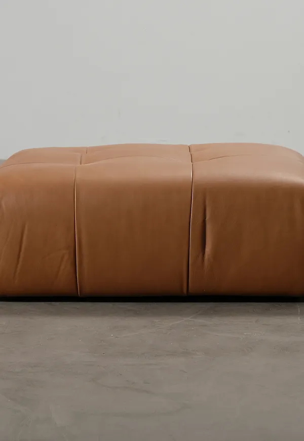 Mysig brun pall i läder från Layered.