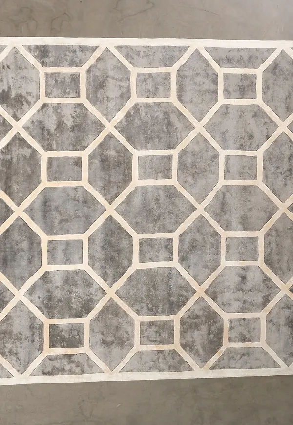 Grå Layered-viskosmatta i vacker modell.