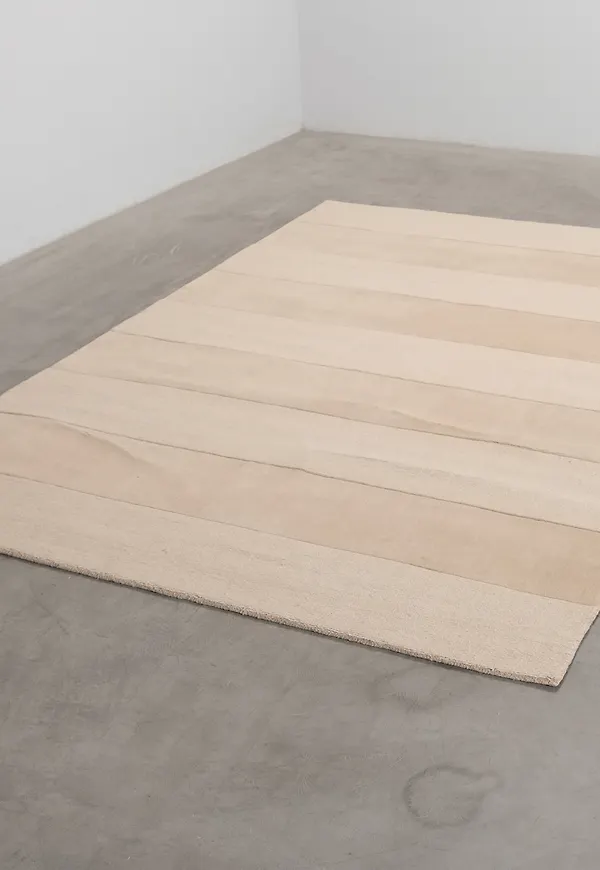 Beige Layered-ullmatta i komfortabel modell.