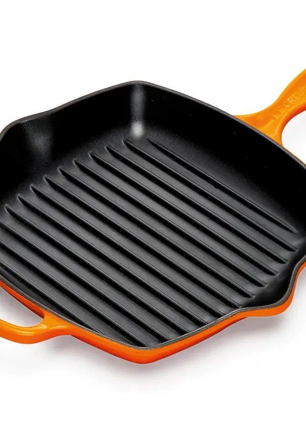 Orange Le Creuset-grillpanna i stilriktig modell.