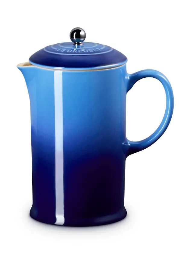 Blå Le Creuset-kaffekanna i söt modell.