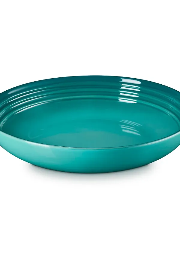 Blå Le Creuset-pastatallrik i riktigt trendig modell.