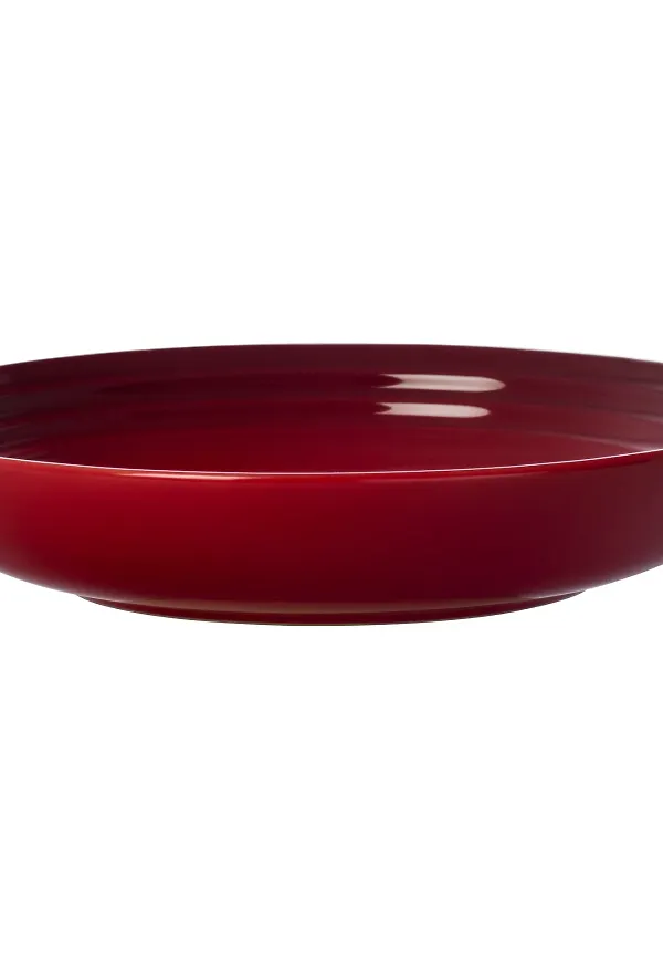 Cool pastatallrik i rött från Le Creuset.