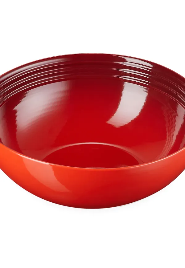 Röd Le Creuset-serveringsskål i riktigt snygg modell.
