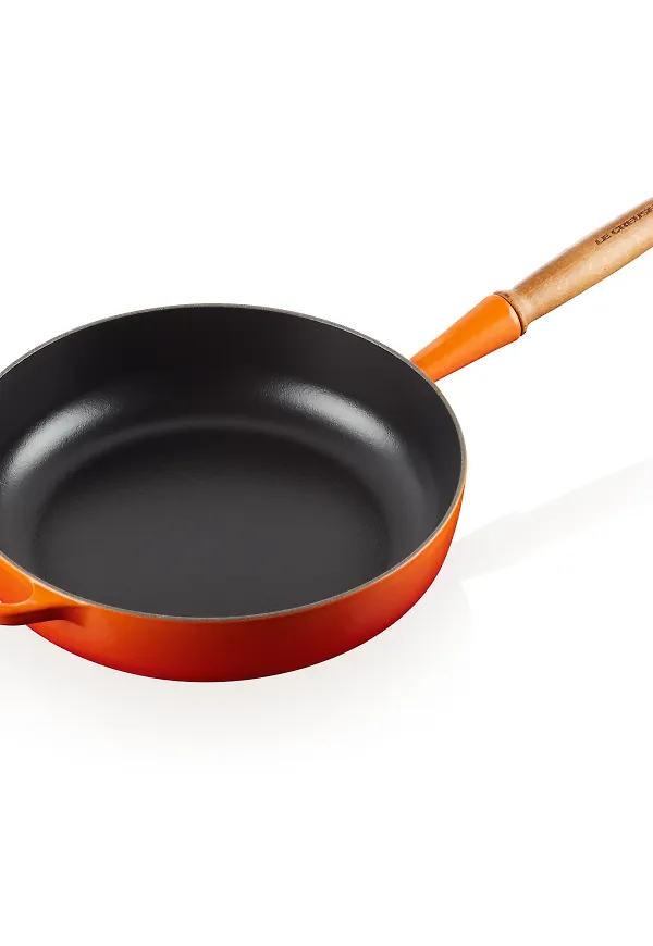 Vacker traktörpanna i rött från Le Creuset.