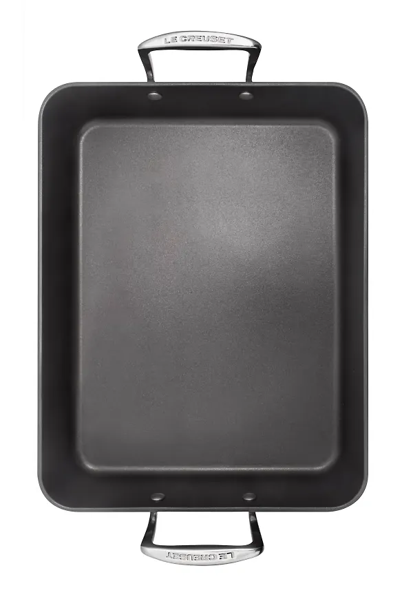 Svart Le Creuset-ugnsform i modern modell.