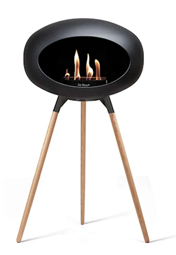 Stilriktig le feu kamin i svart färg gjord i ek.