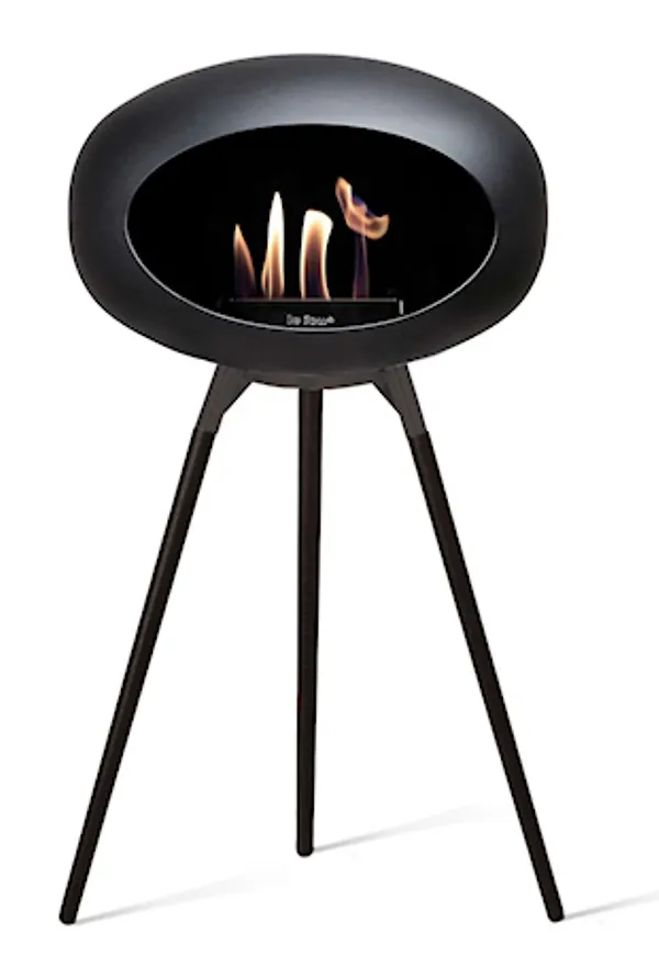 Svart Le Feu-kamin i moderiktig modell.