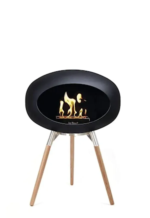 Modern kamin i svart från Le Feu.