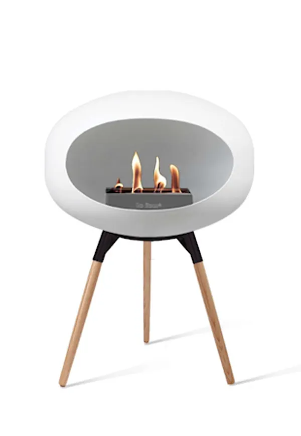 Fantastiskt snygg le feu kamin i vit färg gjord i ek.