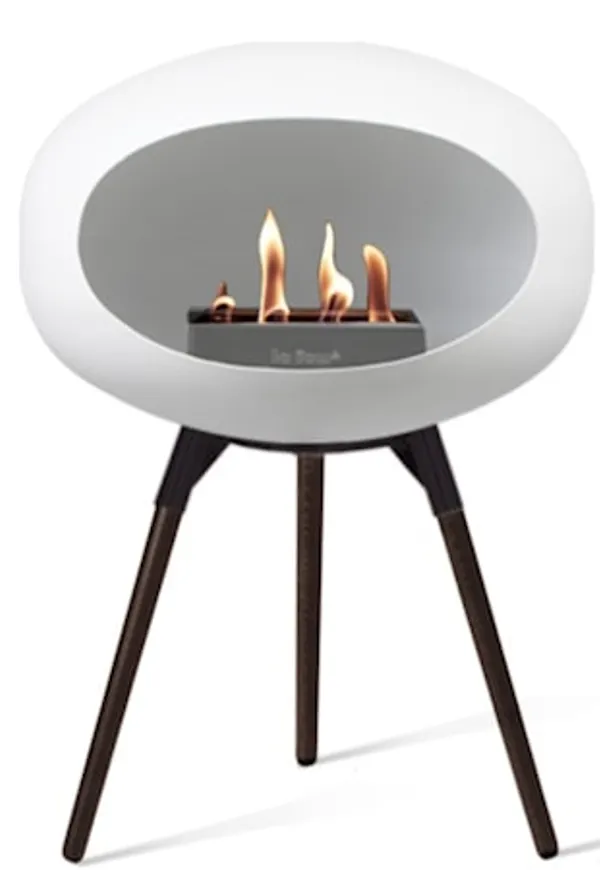 Fantastiskt fin le feu kamin i vit färg gjord i ek.