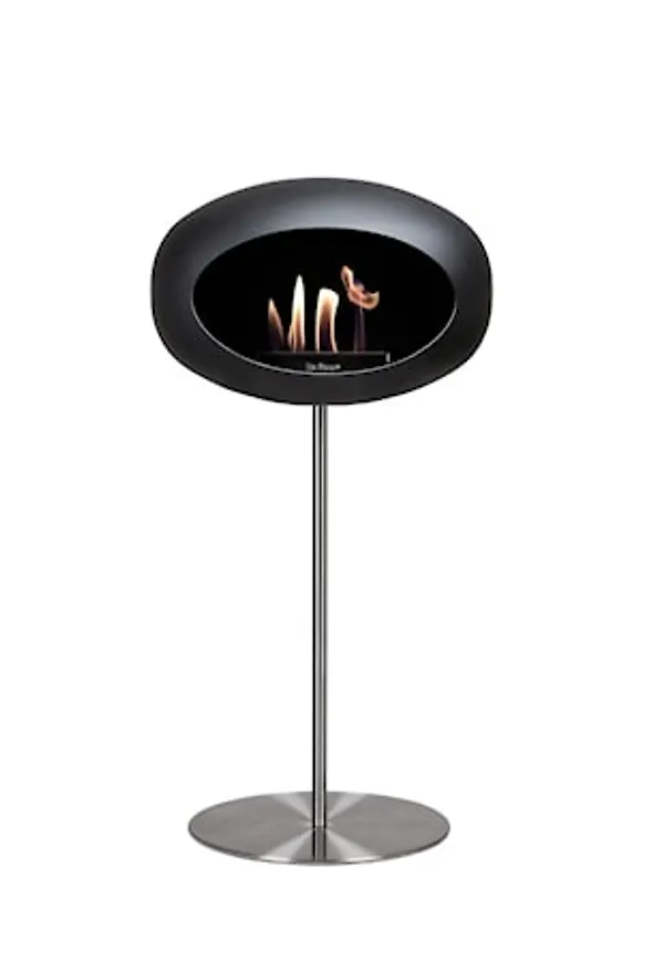 Svart Le Feu-kamin i stilren modell.