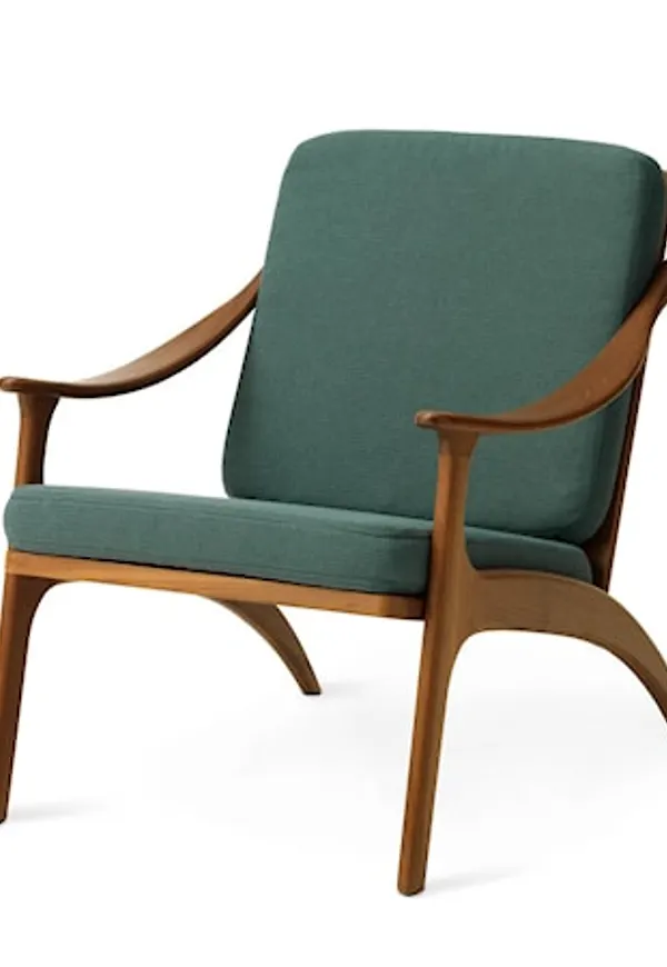 Jättefin warm nordic fåtölj i grön färg gjord i teak.