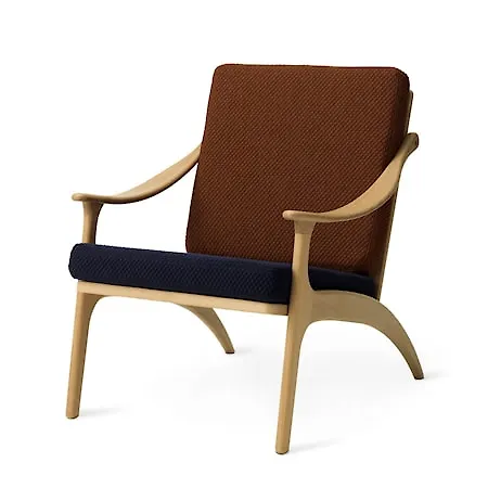 Otroligt snygg fåtölj i ek från Warm Nordic.