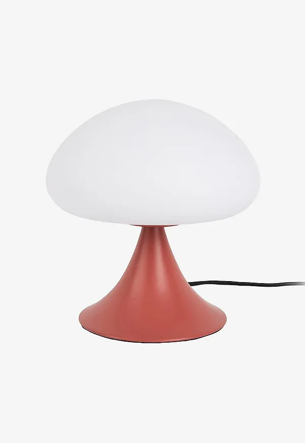 Jättesnygg lampa i rött från Leitmotiv.
