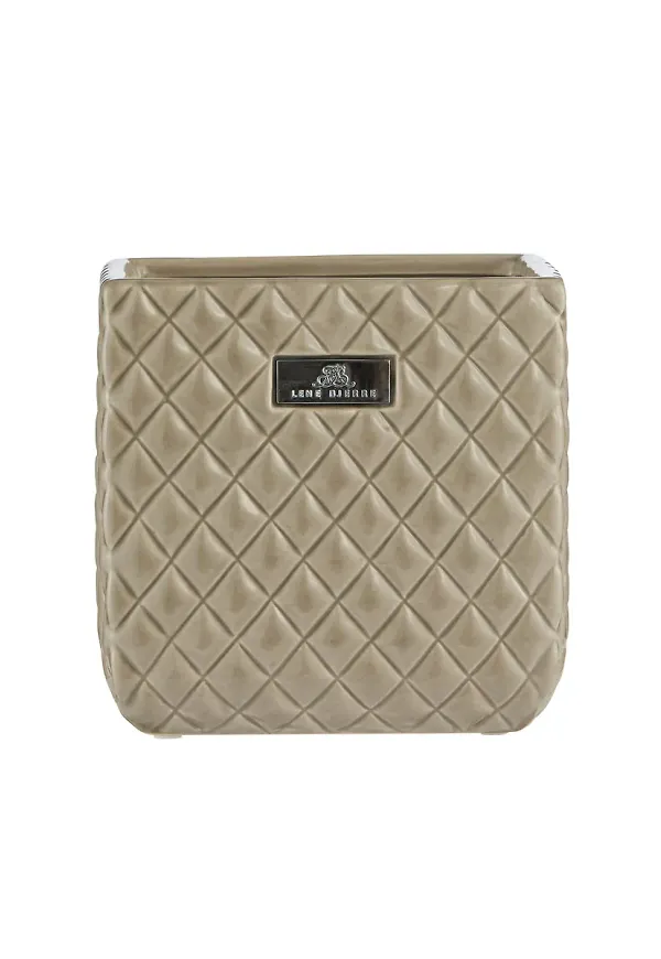 Beige Lene Bjerre-kruka i otroligt fin modell.