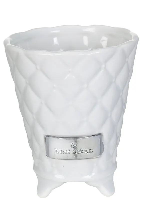 Vit Lene Bjerre-kruka i snygg modell.