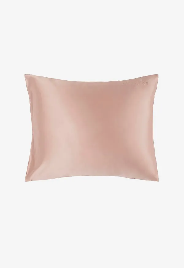 Fin örngott i rosa färg gjord i bomull.