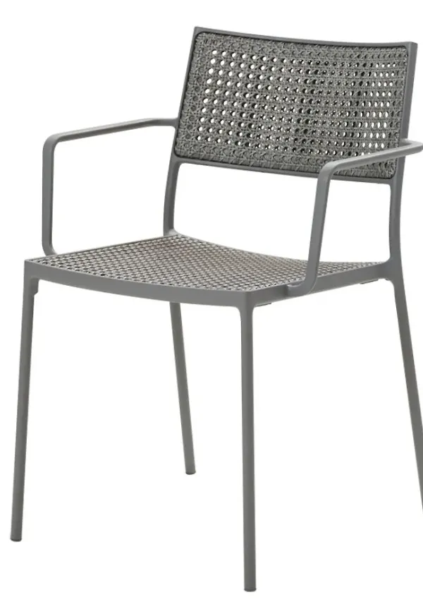 Jättefin Stol som passar bra vid många olika tillfällen.