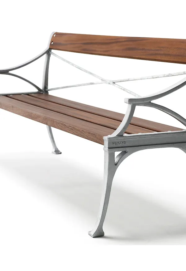 Moderiktig parksoffa 2024 från Byarums Bruk.