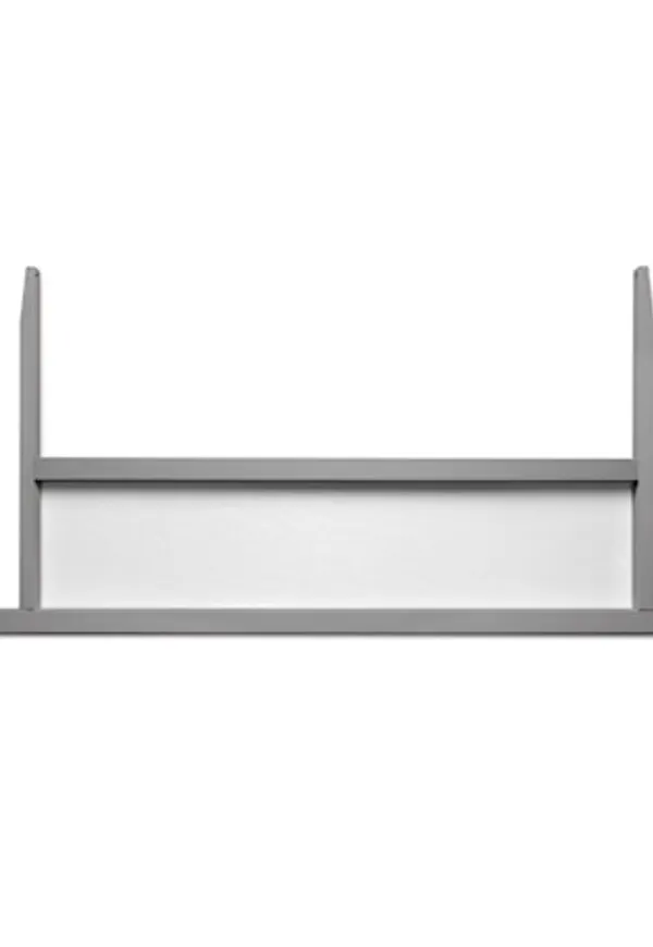 Grå Leander-barnmöbel i smickrande modell.