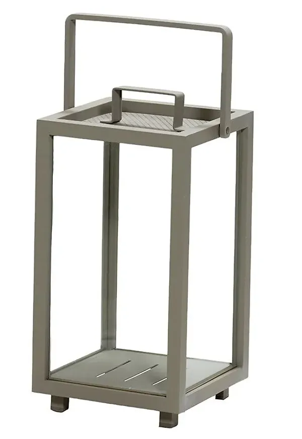 Smickrande brun möbel i teak från Cane-Line.