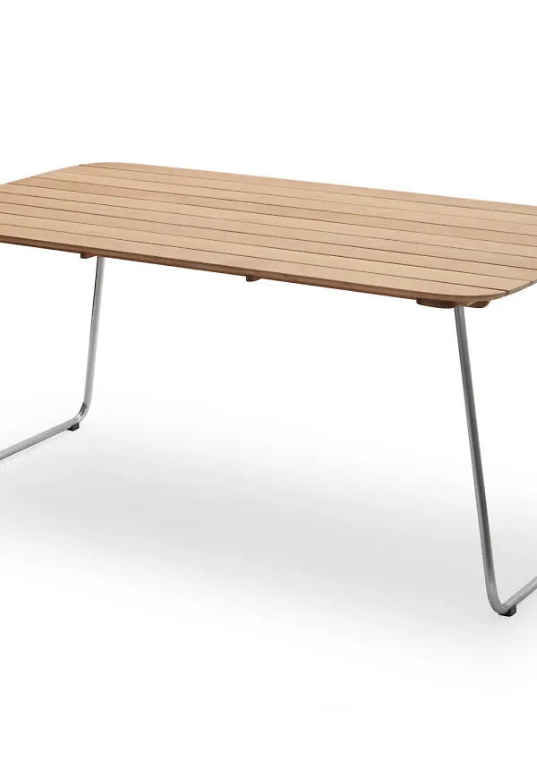 Vacker teakbord 2025 från Skagerak.