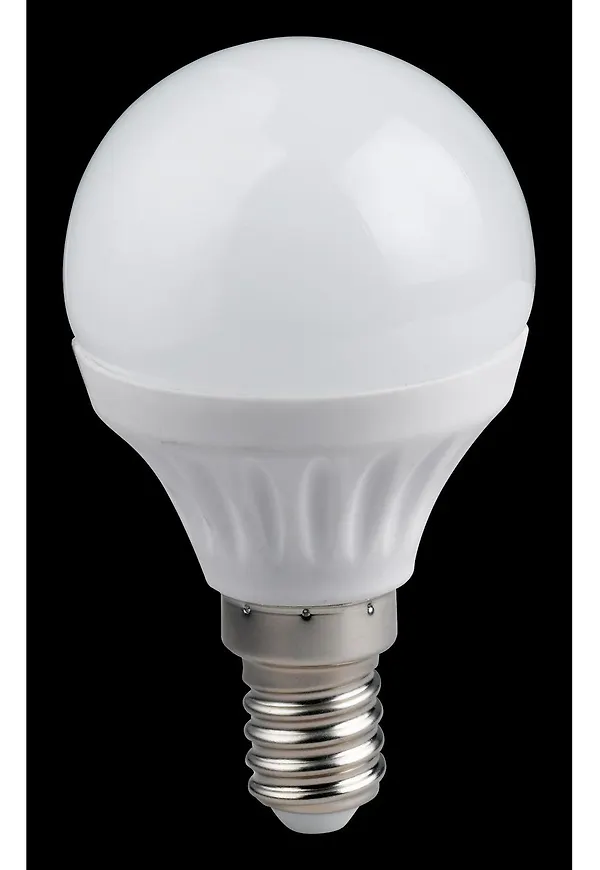 Vit Trio Lighting-koltrådslampa i moderiktig modell.