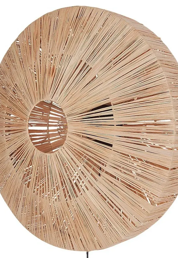 Riktigt trendig halogenlampa i beige färg gjord i järn.