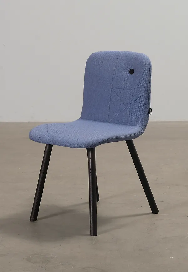 Stilren blå stol 2025 från LoOok Industries.