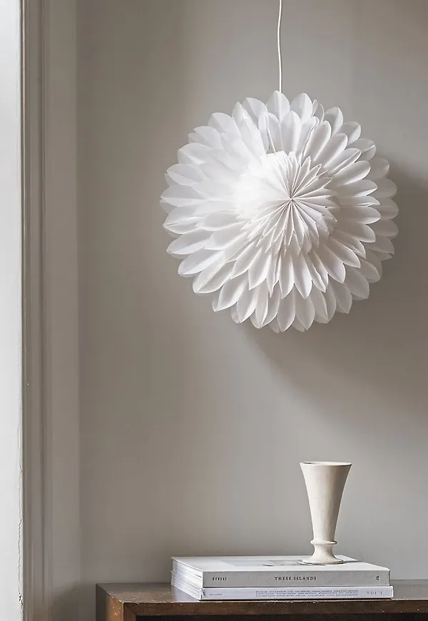 Trendig lampa 2024 från watt & VEKE.