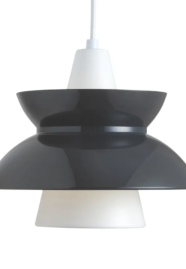 Grå Louis Poulsen-lampa i modern modell.