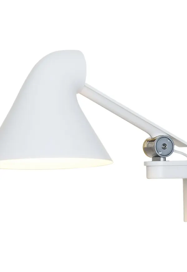 Fantastiskt fin vit vägglampa 2025 från Louis Poulsen.