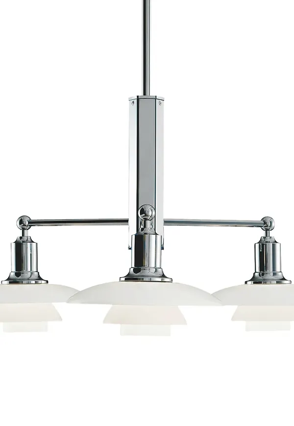 Riktigt trendig silverfärgad lampa 2025 från Louis Poulsen.