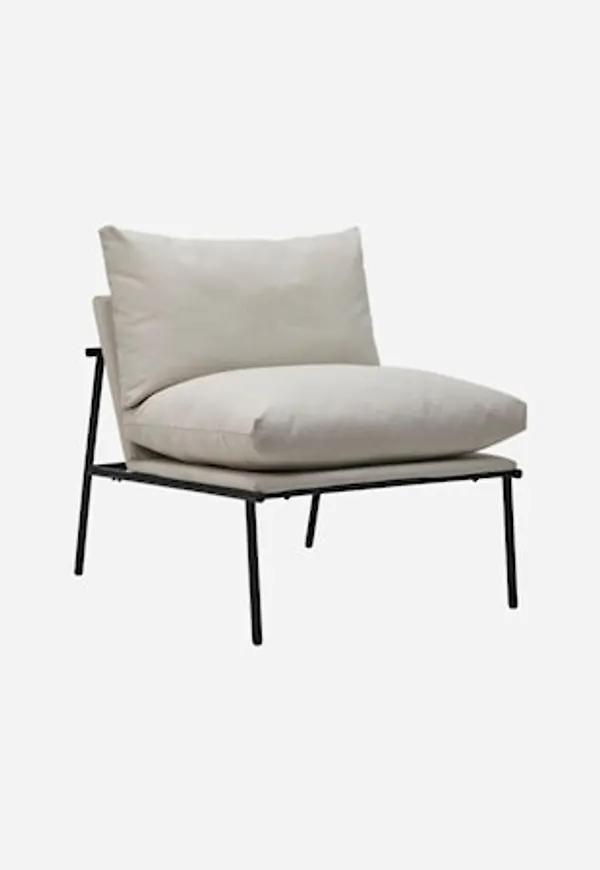 Stilriktig loungemöbel i beiget från House Doctor.