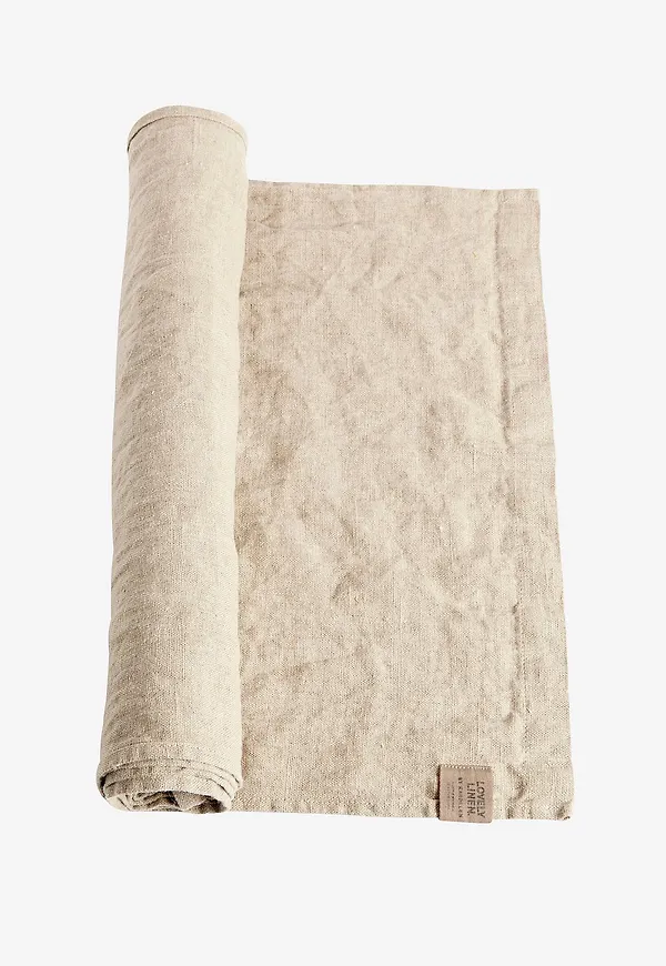 Riktigt snygg bordslöpare i beiget från Lovely Linen.