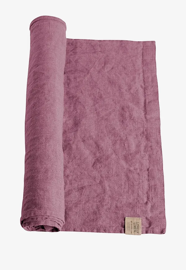 Härlig bordslöpare 2026 från Lovely Linen.