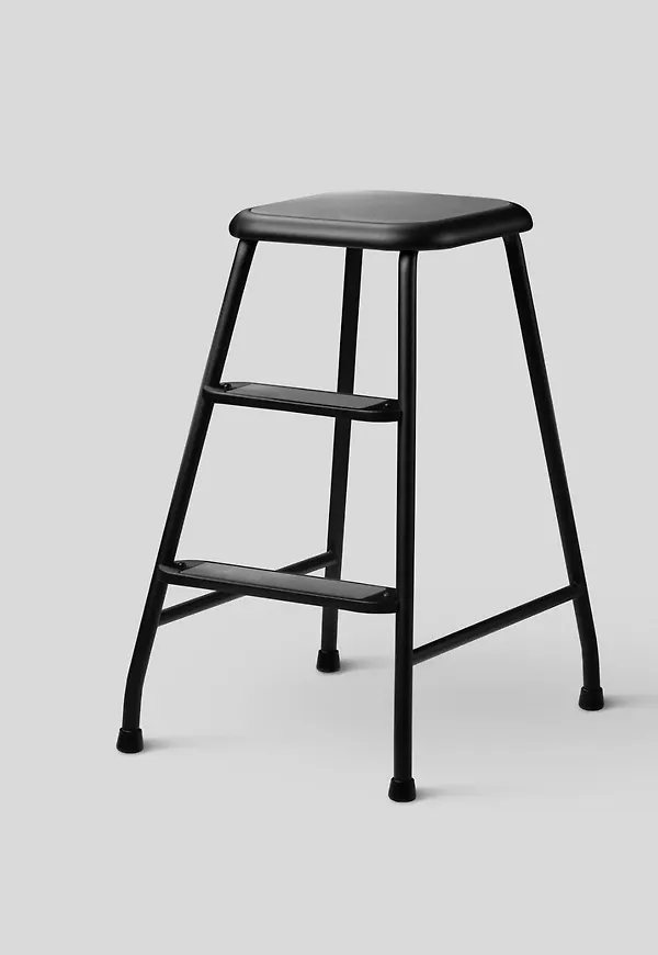 Klassisk pall i svart från LQ Design.
