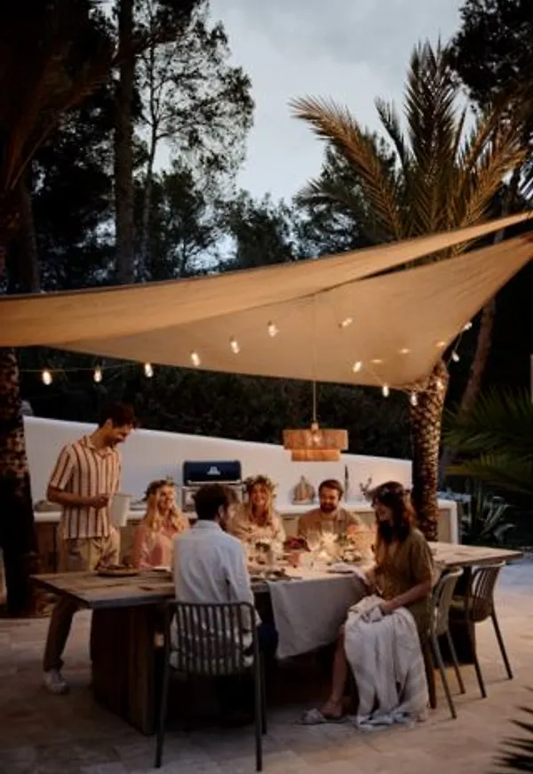 Stilren Lampa som passar bra vid många olika tillfällen.