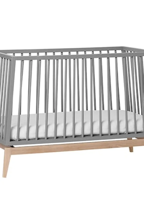 Elegant möbel i vitt från Leander.