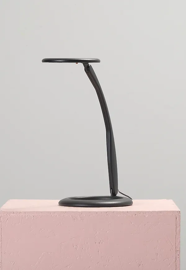 Svart Luxo-bordslampa i komfortabel modell.