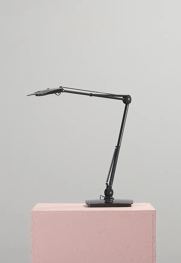 Ikonisk bordslampa 2025 från Luxo.