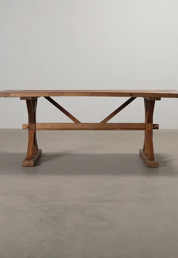 Härlig matbord 2025 från Bloomington.