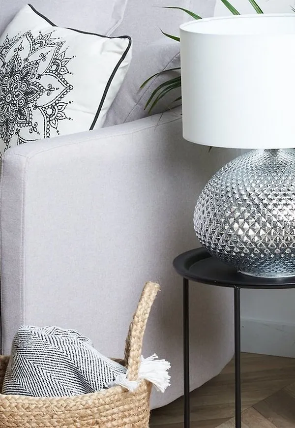 Trendig halogenlampa i silver färg gjord i bomull.
