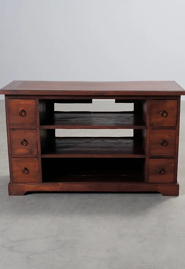 Supersnygg Låda som passar bra vid många olika tillfällen.