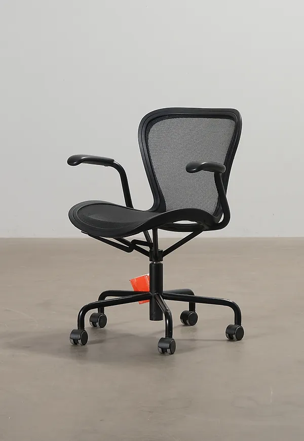 Riktigt fin svart stol 2024 från Magis.