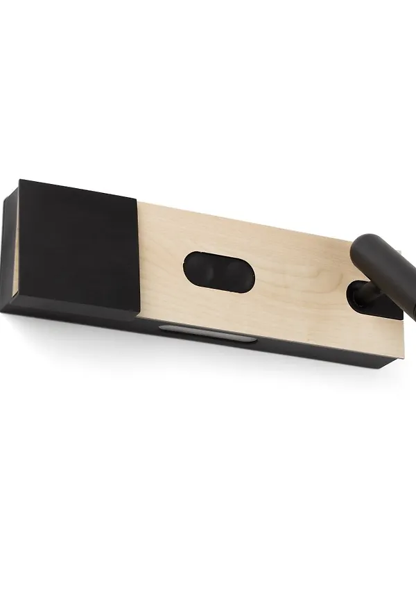 Vacker vägglampa i aluminium från Faro Barcelona.