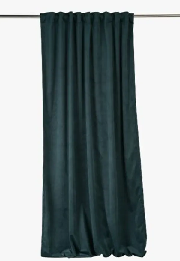 Mörkgrön hemtex-gardin i stilriktig modell.